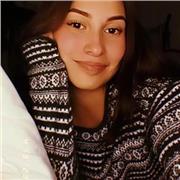 Profesora de Ingles imparte clases a niños de todas las edades